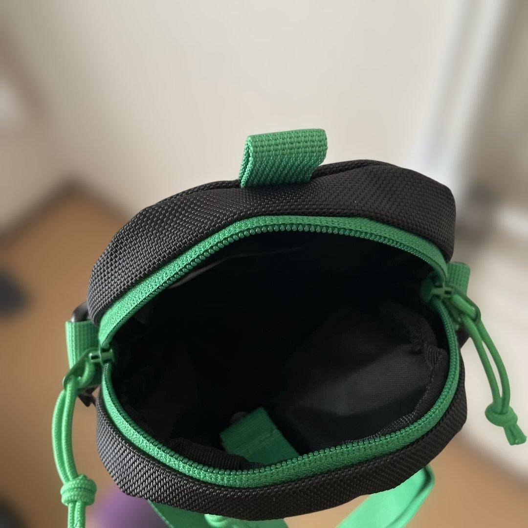 NEW ERA Shoulder Pouch 1.7L Black/Kelly Green